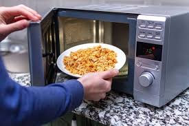 How to Avoid Soggy Food in a Microwave Oven: Pro Tips